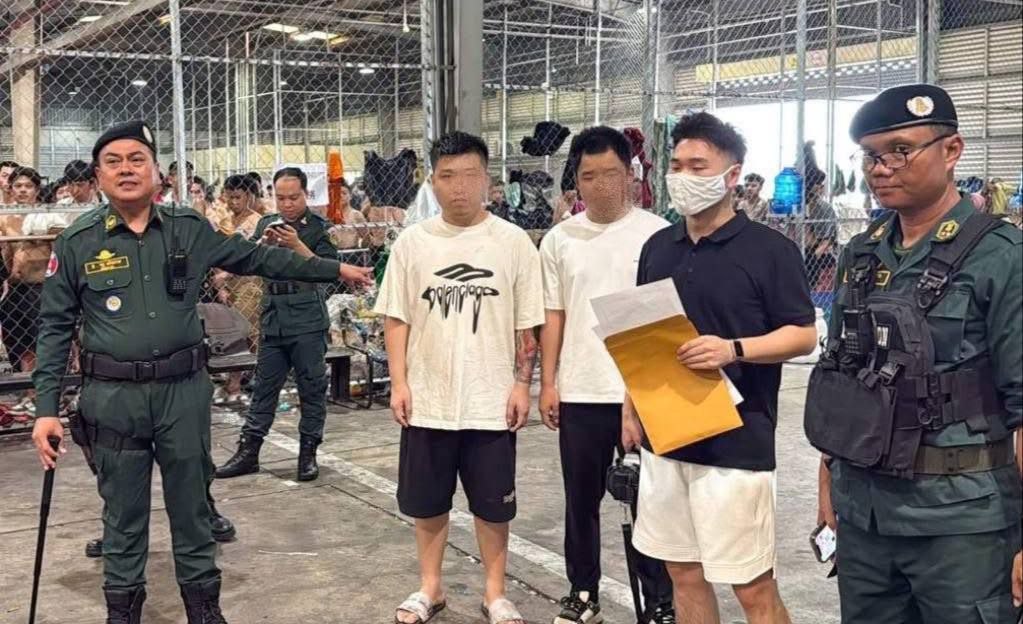 柬埔寨 昨晚 166名涉嫌网络诈骗的中国公民被柬埔寨依法遣返