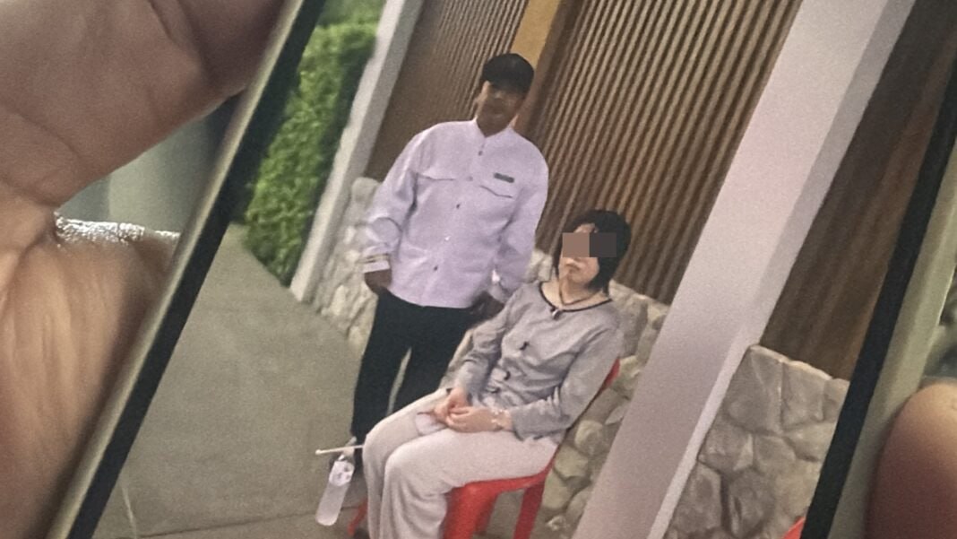 泰国新闻 中国游客母女争吵后，母亲将女儿遗弃在清迈豪宅区门口